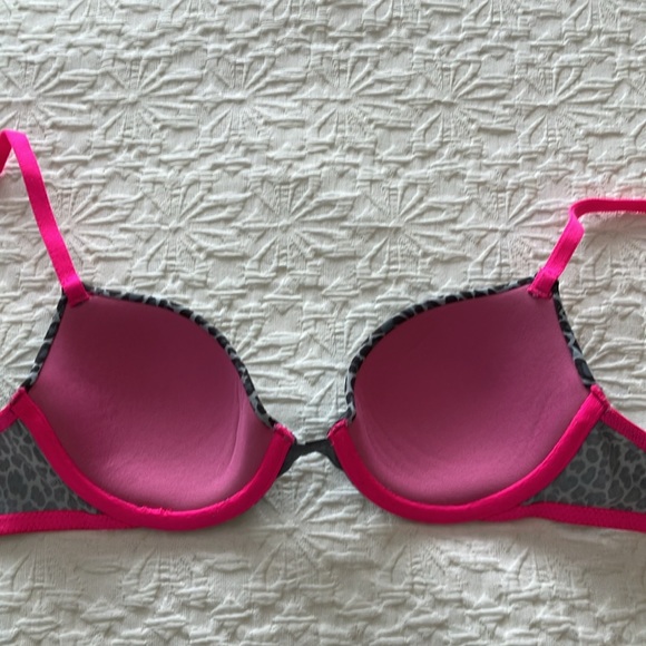 Where everywhere Demi Pink by Victoria’s Secret 32A gray&pink underwire bra - Picture 4 of 7